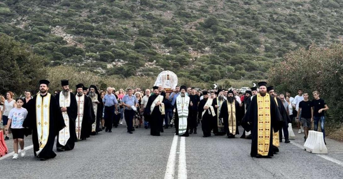 Λιτανευτική κάθοδος της Παναγίας Χαρακιανής