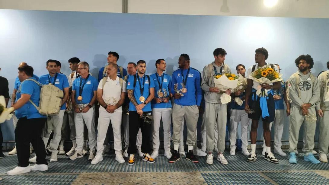 αφιξη εθνικης μπασκετ