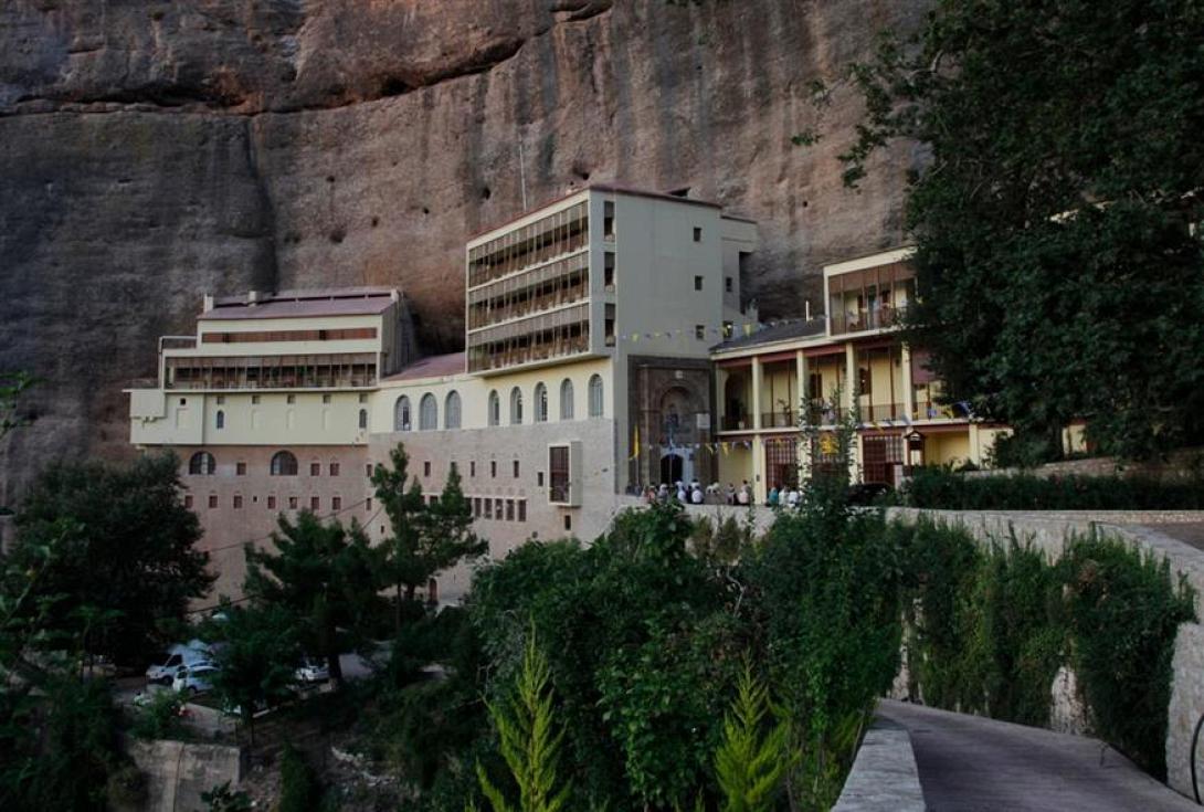 μονη μεγαλου σπηλαιου αίγιο