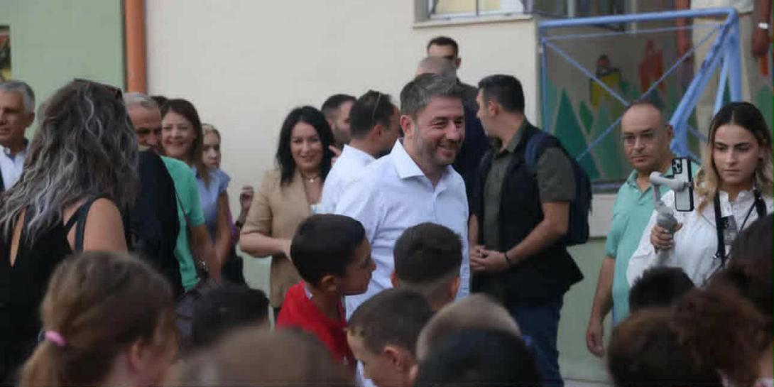 Νίκος Ανδρουλάκης σε σχολείο