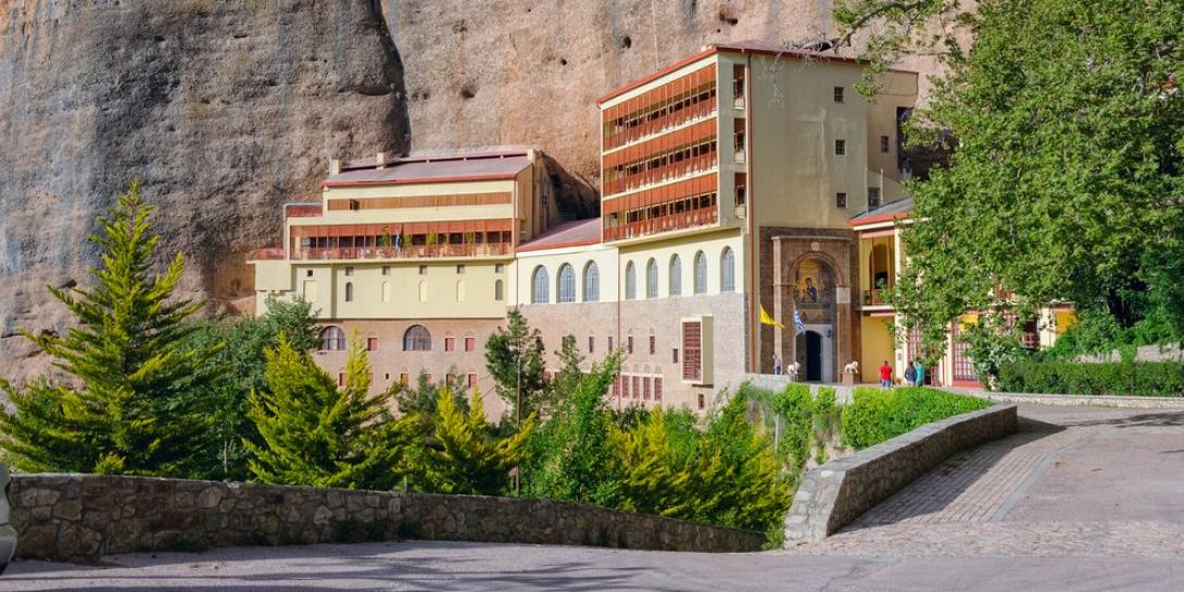 μεγα σπηλαιο - μοναστηρι