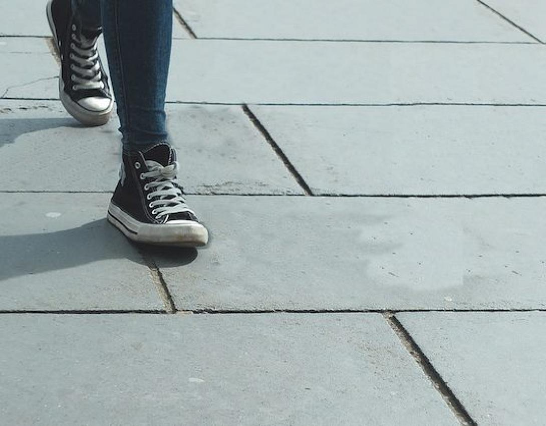 περπατάω στο δρόμο