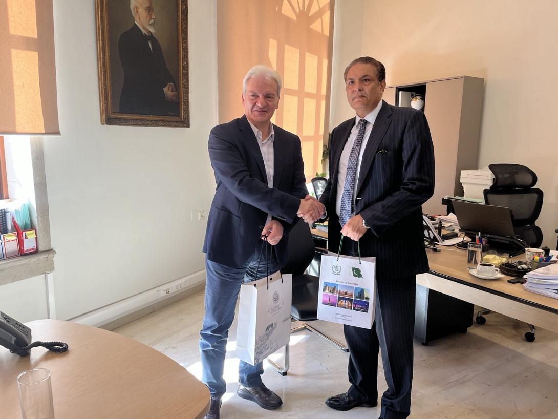 ΚΑΛΟΚΑΙΡΙΝΟΣ ΠΡΕΣΒΗΣ ΠΑΚΙΣΤΑΝ