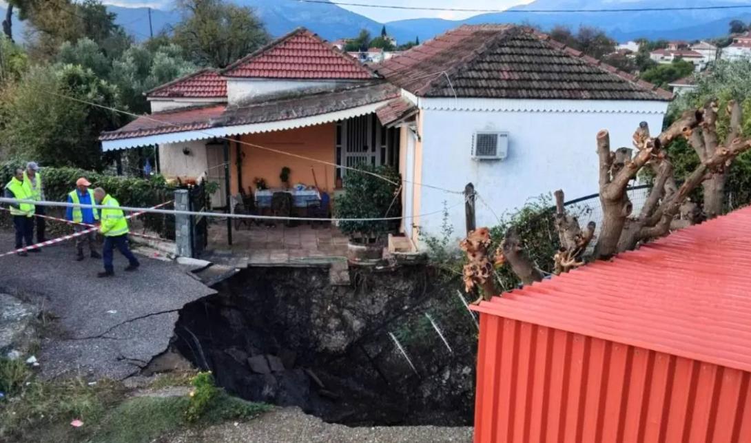 Αγρίνιο κρατήρας