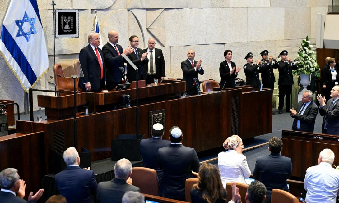 τραμπ κνεσετ