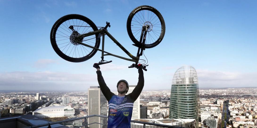 tik toker πύργος άιφελ