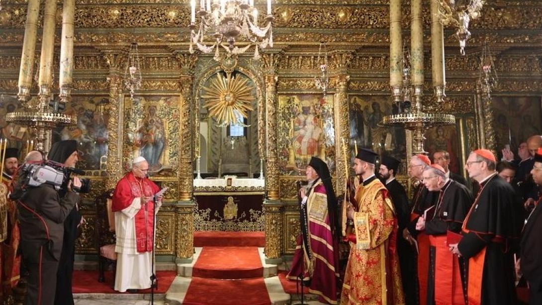 ΠΑΠΑς - ΦΑΝΑΡΙ