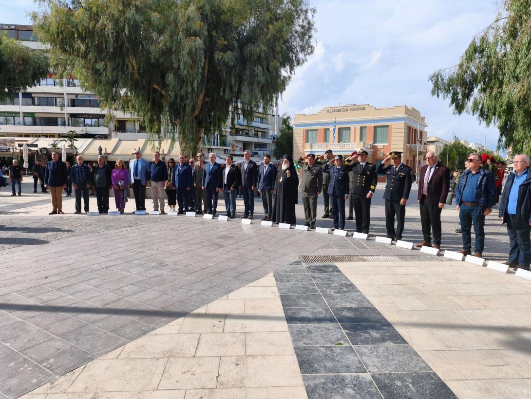 Με επιμνημόσυνη δέηση και κατάθεση στεφάνων στο άγαλμα του Άγνωστου Στρατιώτη