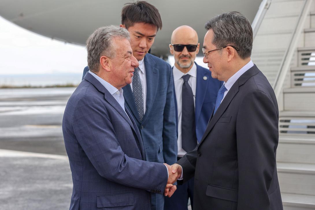 αρναουτάκης Ding Xuexian