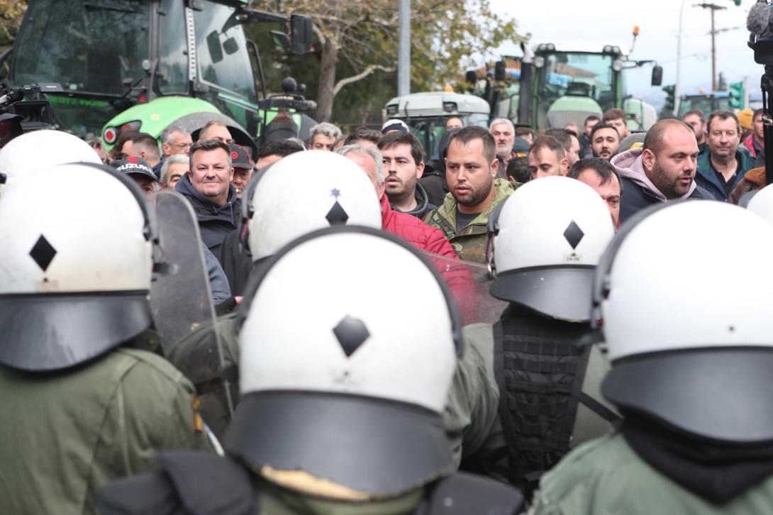 αγρότες - ΜΑΤ