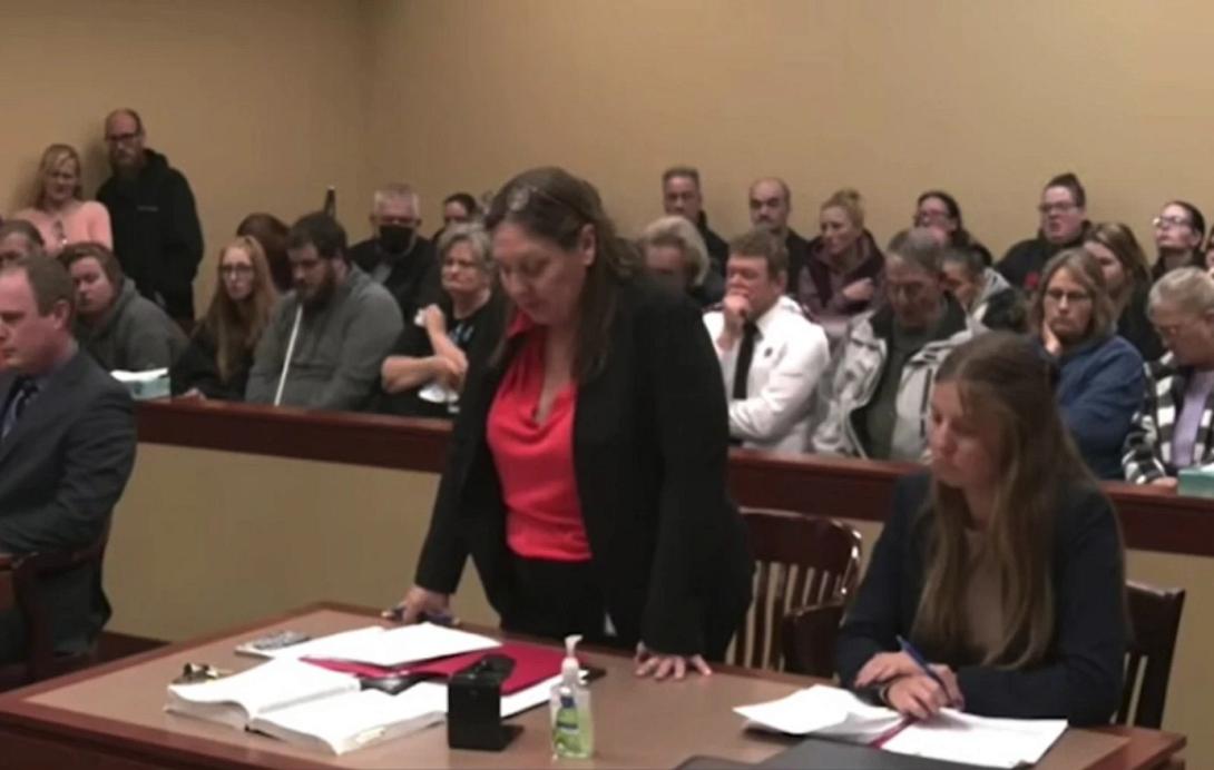 δίκη, μητέρα, πατέρας