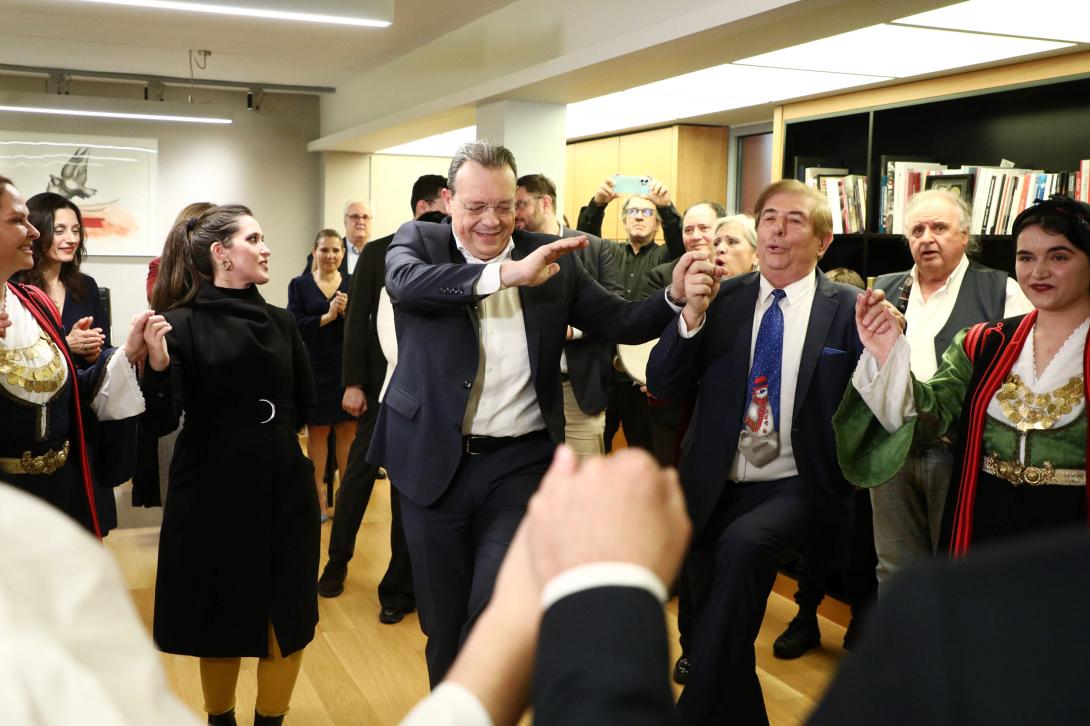 σωκράτης φάμελλος κάλαντα