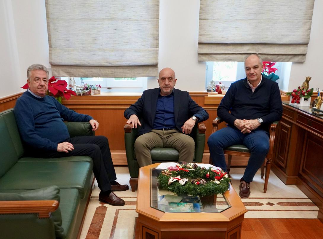 Συνάντηση Περιφερειάρχη Κρήτης με τον Δήμαρχο Σφακίων