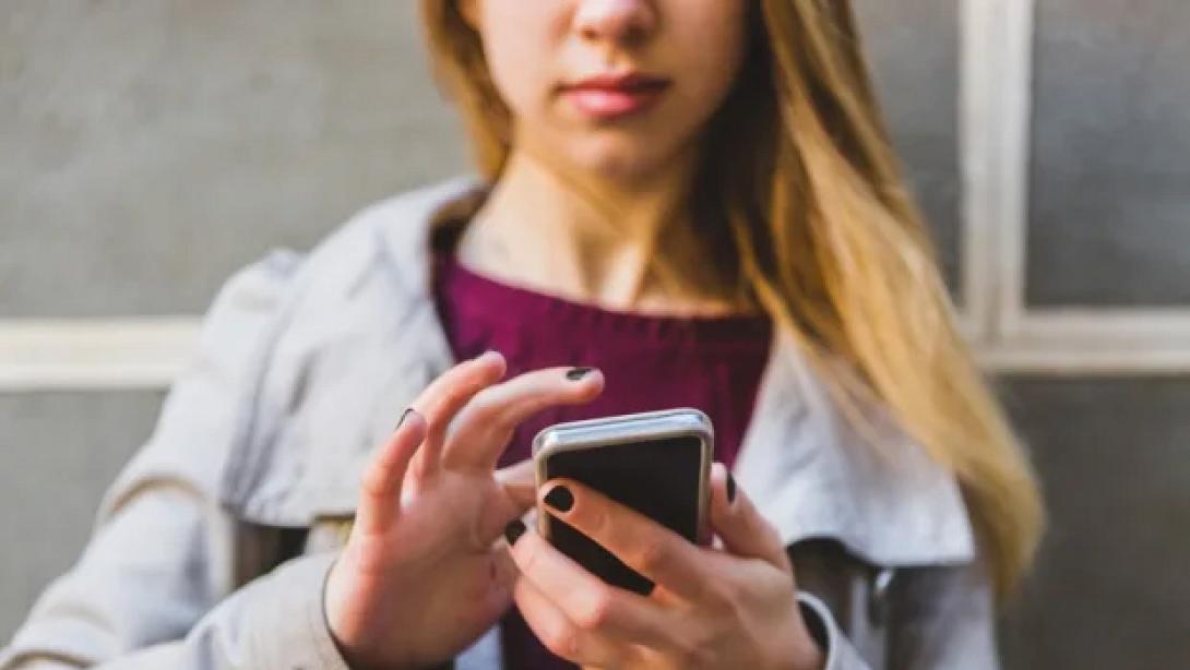 κορίτσι - κινητό 