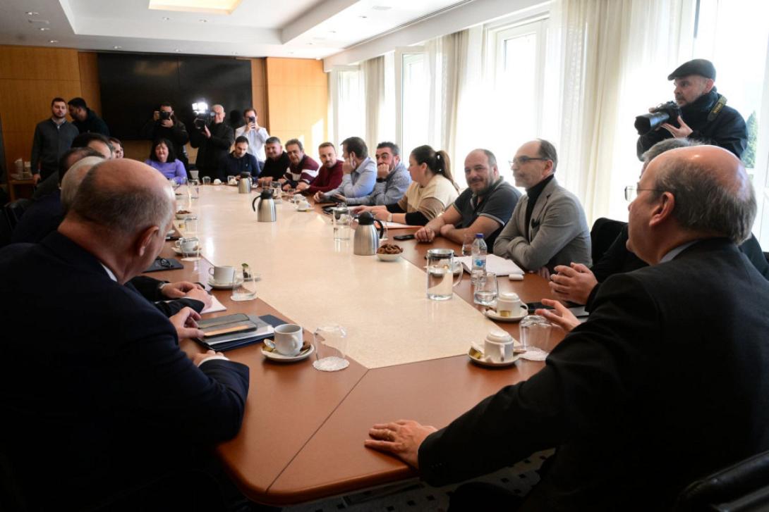 Ολοκληρώθηκε η σύσκεψη κυβερνητικών στελεχών με αγροκτηνοτρόφους