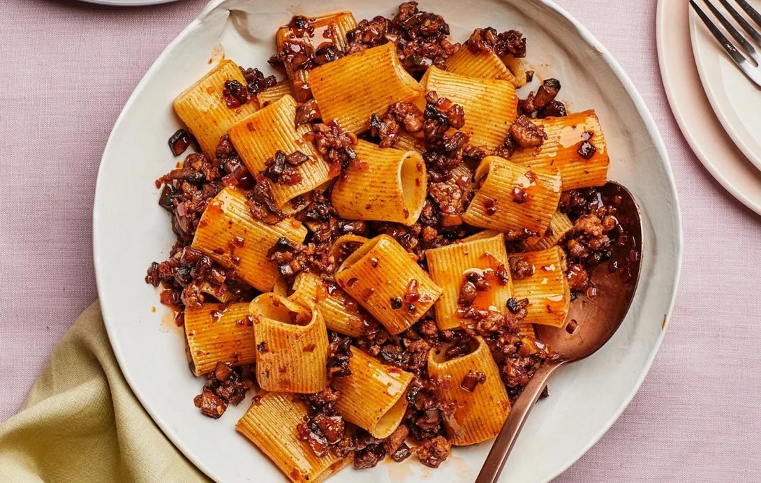 μακαρόνια, λουκάνικο