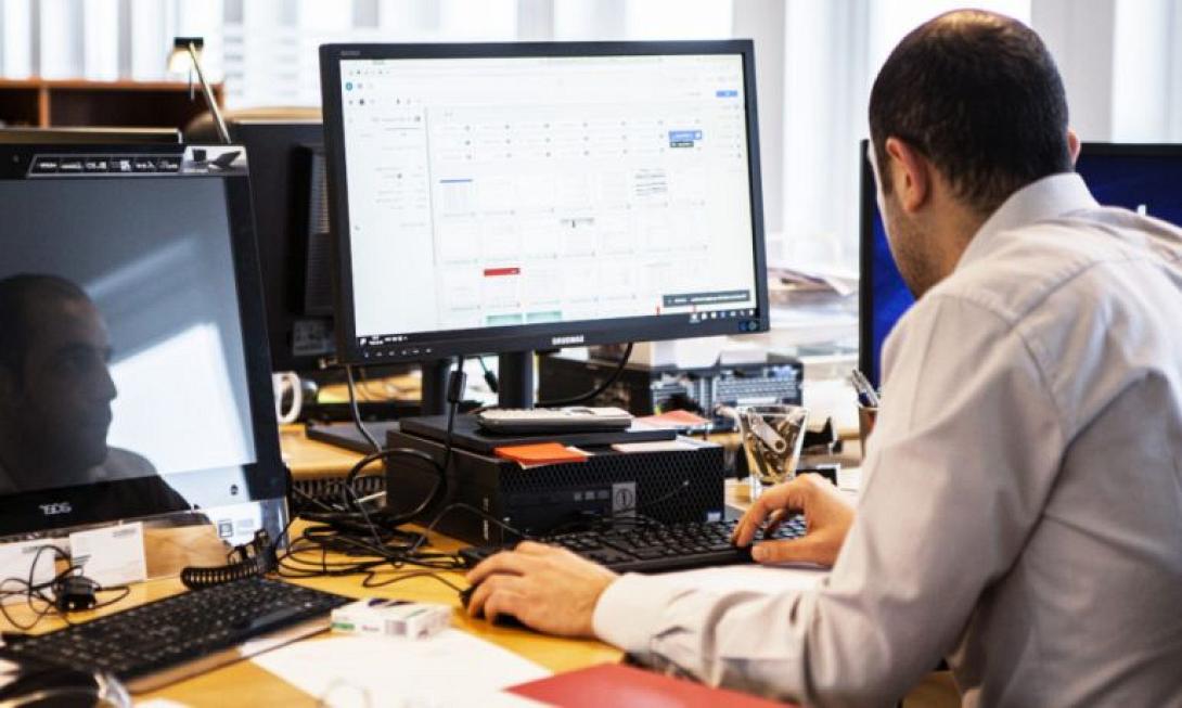 δημόσιοι υπάλληλοι