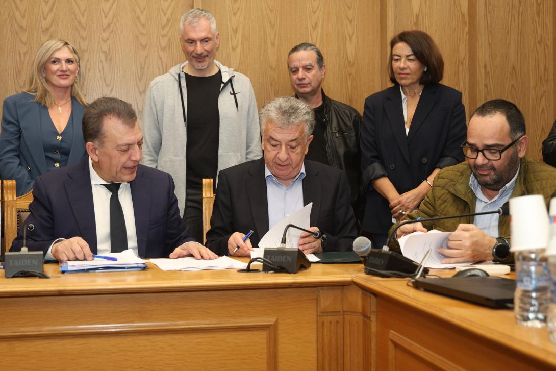 πισίνα - ΕΑΚΗ