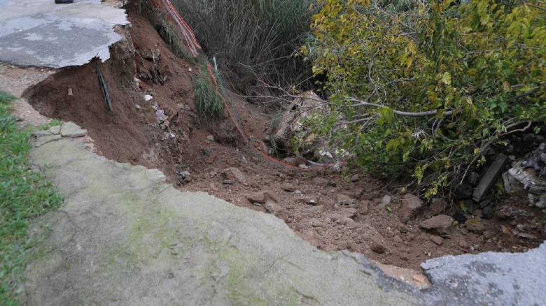 Κατολισθήσεις και καθιζήσεις δρόμων