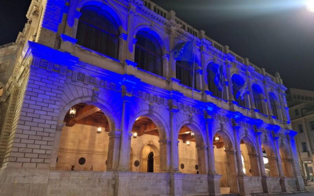 λοτζια μπλε