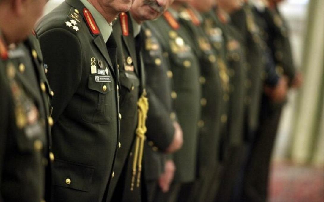 στρατιωτικοί