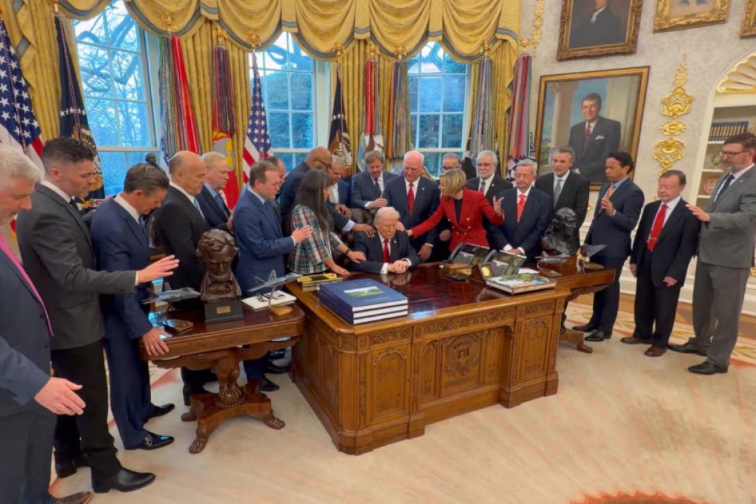 προσευχή οβάλ γραφείο