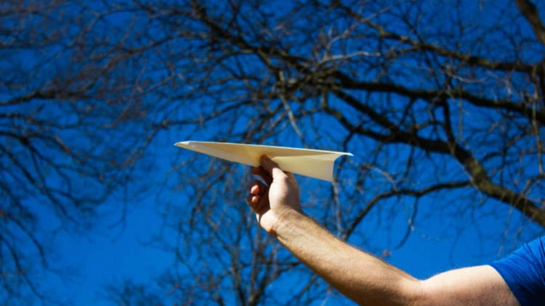 χάρτινο αεροπλανάκι