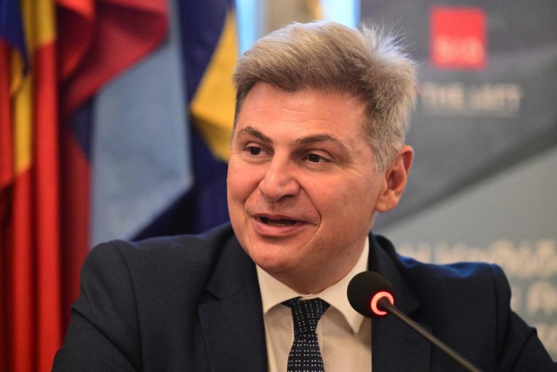 νίκος φαραντούρης