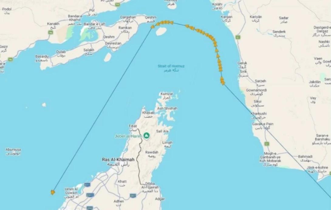 στενά ορμούζ ελληνόκτητο πλοίο