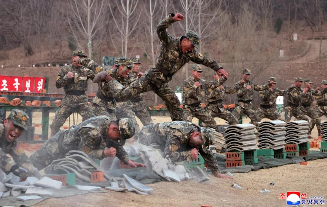 Στρατιώτες