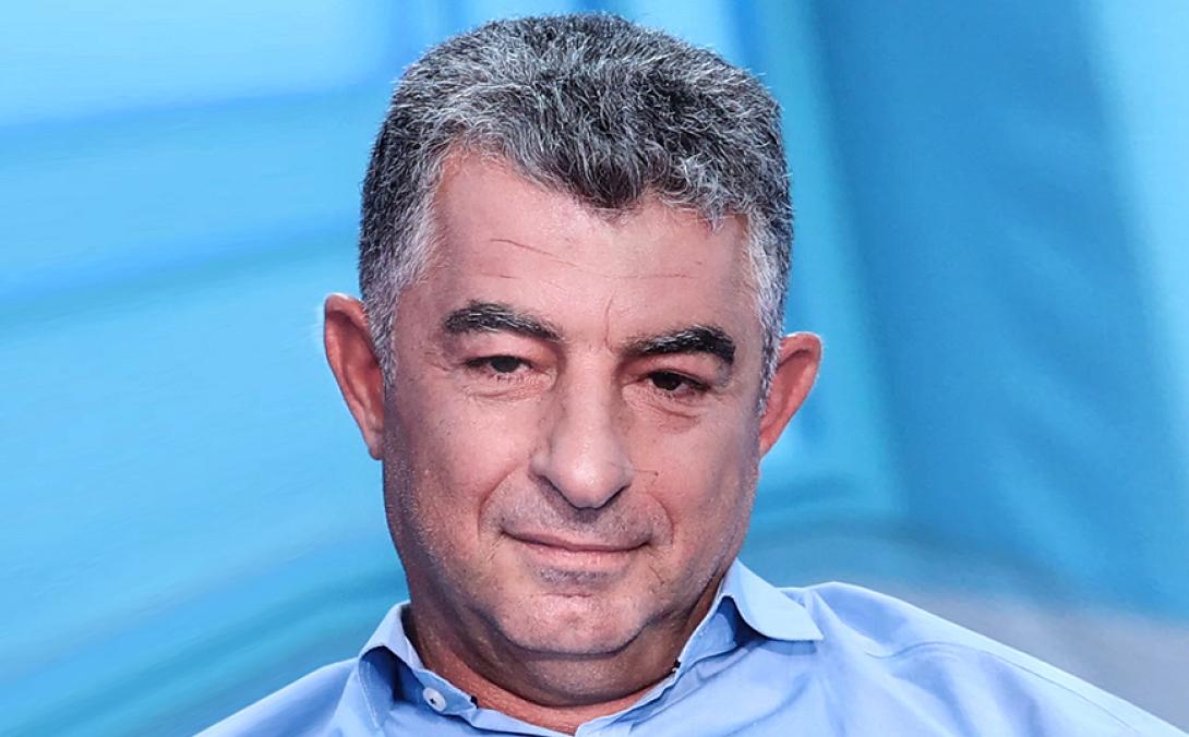 γιώργος καραϊβάζ 