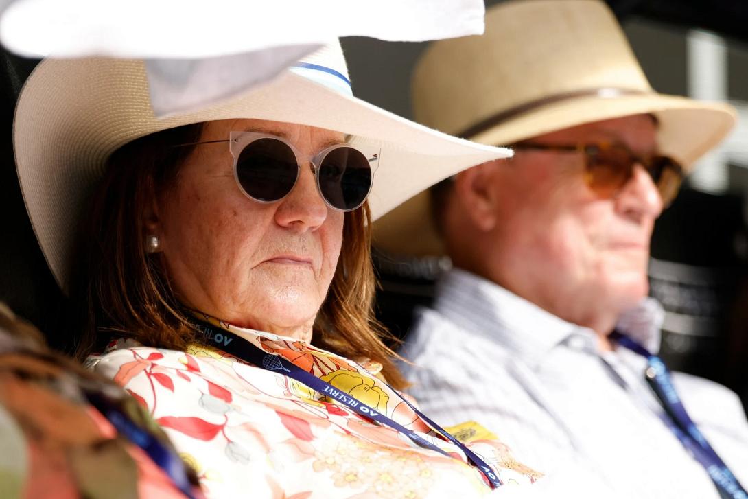 ΤΖΙΝΑ ΡΑΙΝΧΑΡΝΤ