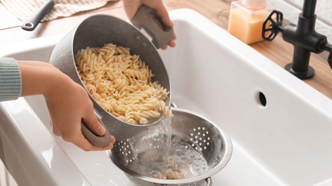 καυτό νερό νεροχύτης