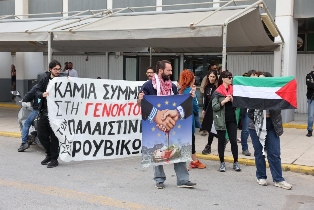 Συγκέντρωση στο αεροδρόμιο Ηρακλείου για τους 175 ακτιβιστές
