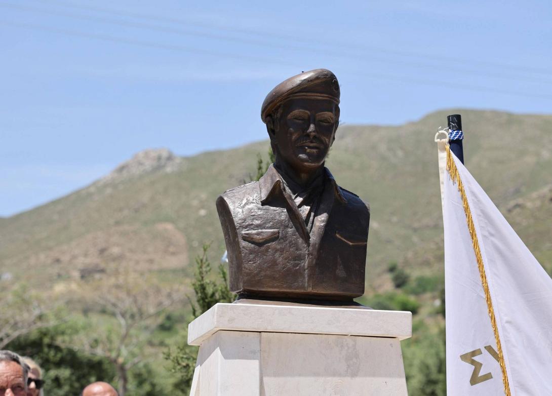 προτομή του Ήρωα της Κύπρου Μανώλη Μπικάκη