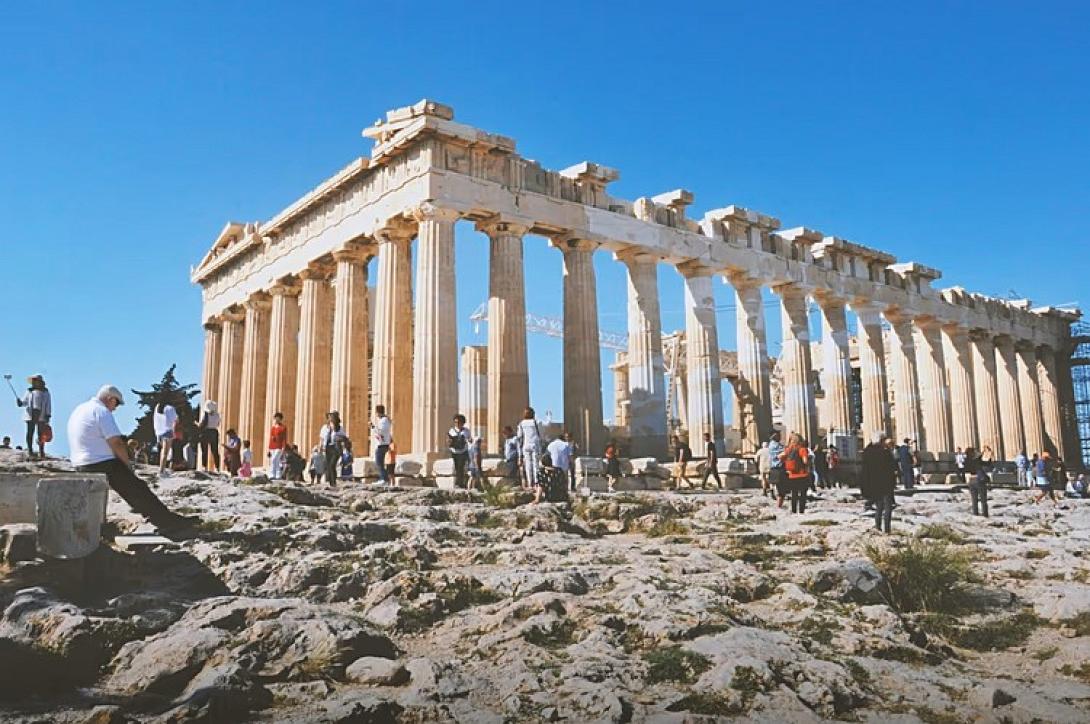 ΤΟΥΡΙΣΤΕΣ ΣΤΗΝ ΑΚΡΟΠΟΛΗ