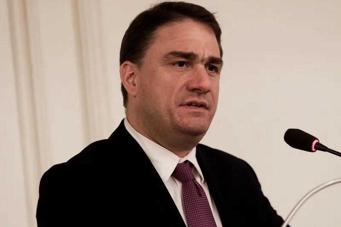 κωστας τσουκαλάς