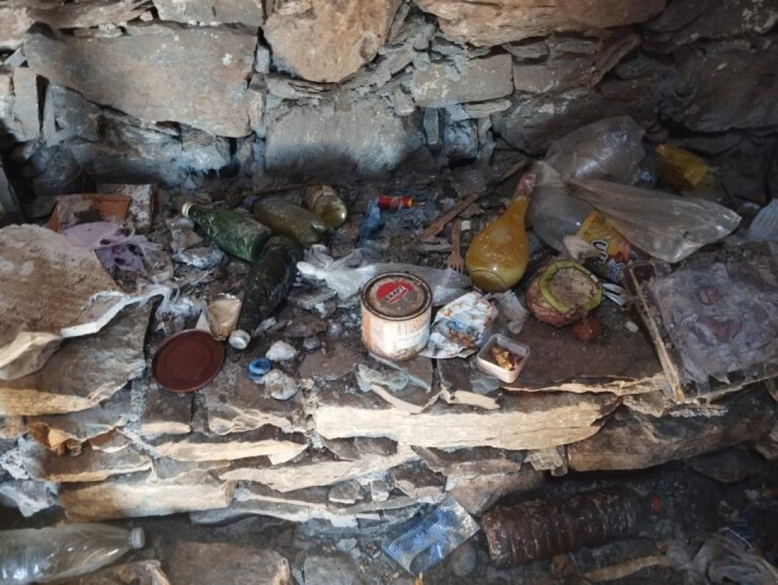 Γεμάτο σκουπίδια το εκκλησάκι του Τιμίου Σταυρού