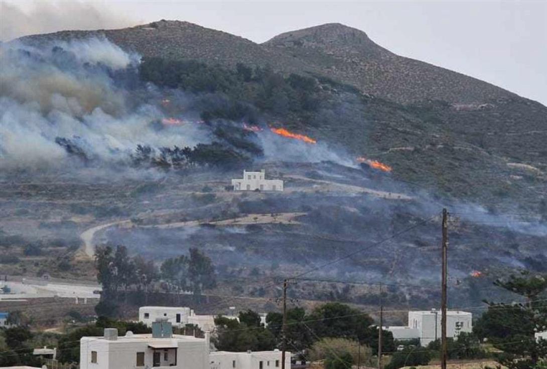 φωτια στην Πάρο