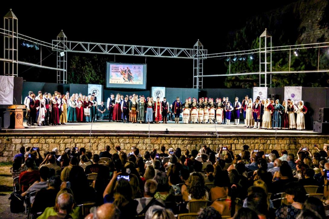 Ιστορικό αντάμωμα παράδοσης και ενότητας στην εκδήλωση  «Στα βήματα του Λυκείου των Ελληνίδων»   