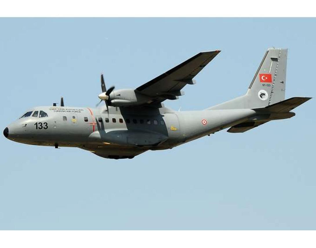  CN-235