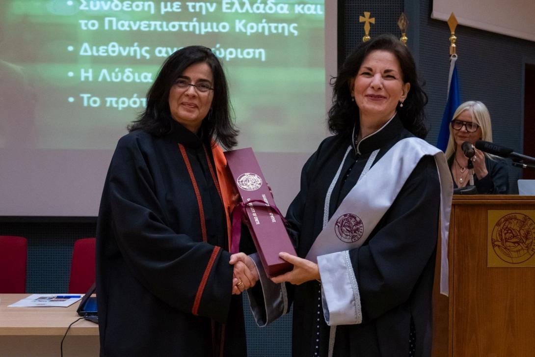 Καθηγήτρια 