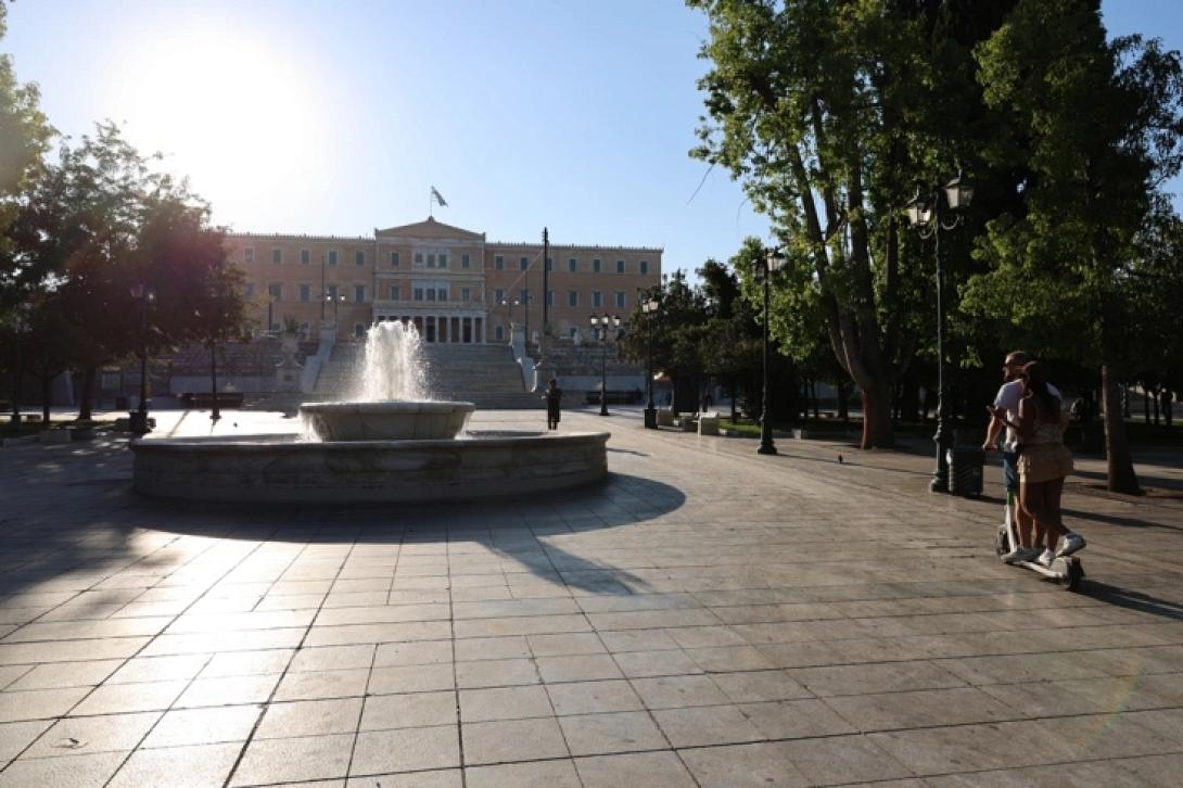 Εικόνες από την άδεια Αθήνα ανήμερα το Δεκαπενταύγουστο