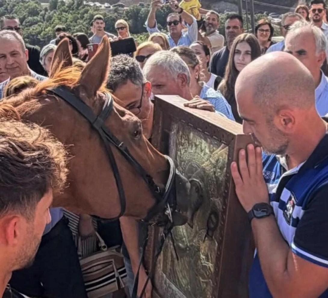 αλογο προσκυνα την παναγια καλαβρυτα
