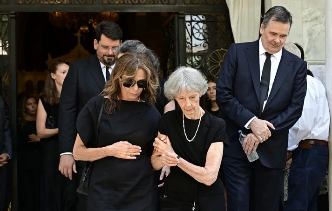 κηδεια στεφανου μανου