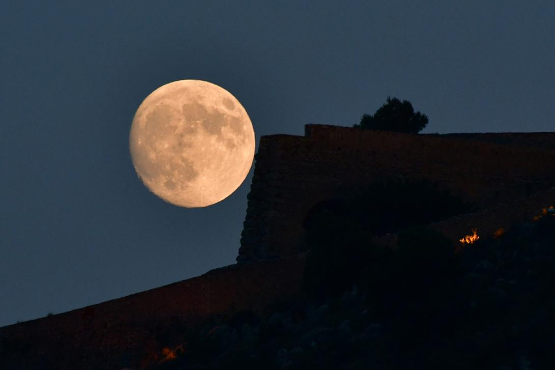 Πανσέληνος 