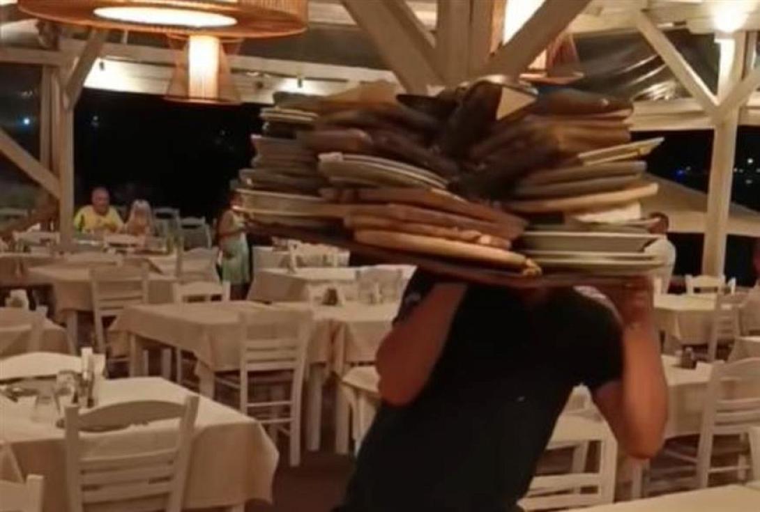 Σερβιτόρος