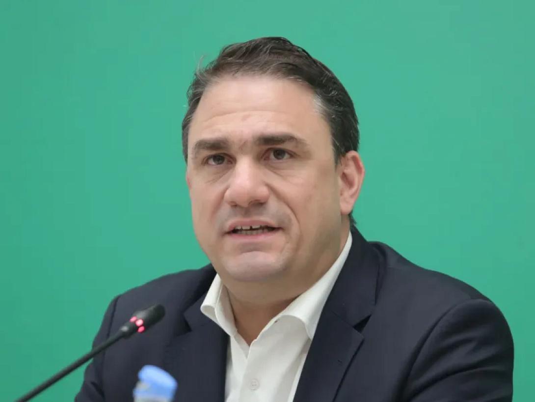 κώστας τσουκαλάς