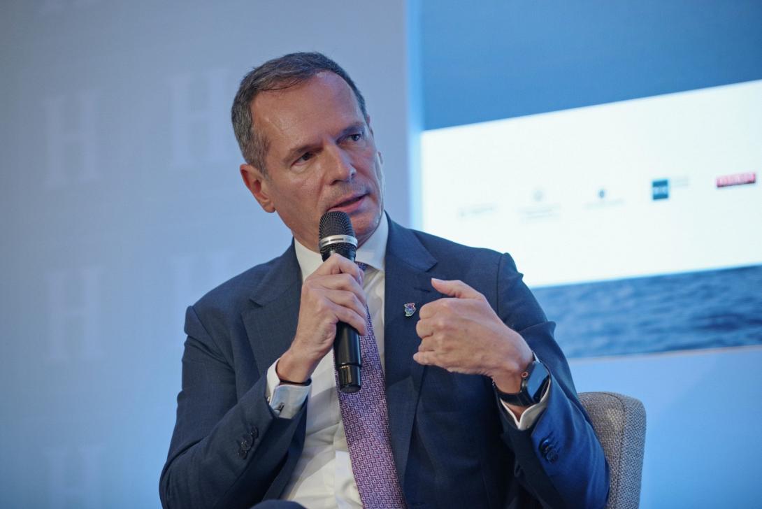 Μανουσάκης