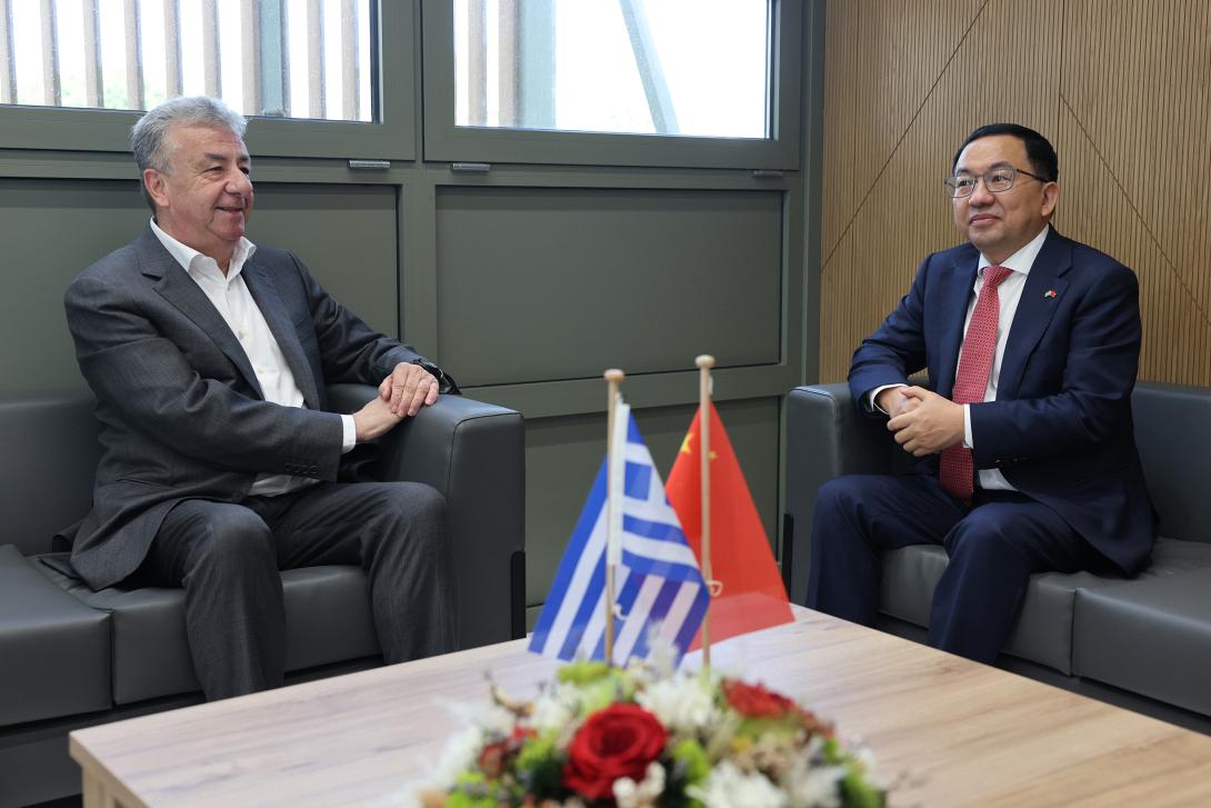Αρναουτάκης Πρέσβης